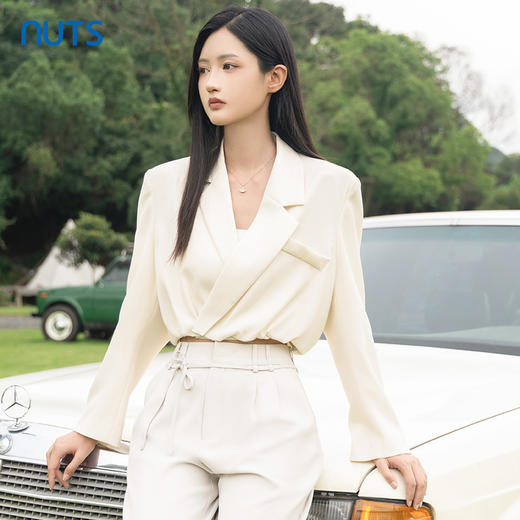 NUTS商场同款秋季纯色时尚气质通勤风西装领设计感短外套4320403A1 商品图1