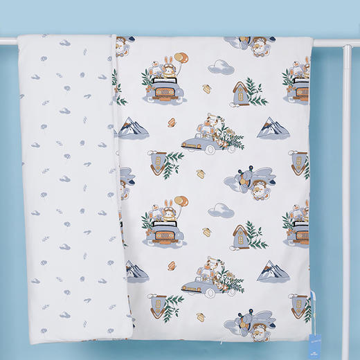 贝彤针织棉双胆被120*150cm（熊猫飞航标准款Cb2509白色/乖兔游车标准款Cb2509蓝灰） 商品图1