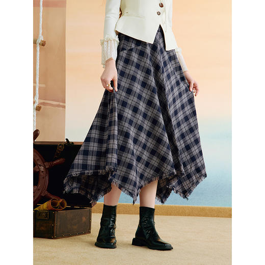 两三事 窗棱旧絮 2025秋季新款复古流苏不规则下摆格子半身裙长裙 商品图3