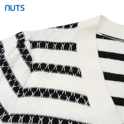 NUTS商场同款春秋款V领时尚黑白撞色毛织短外套女4380528A1 商品图2