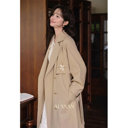 鹿向南「暖秋系语」气质杏色中长款风衣女秋季高级感休闲薄款外套 商品图1