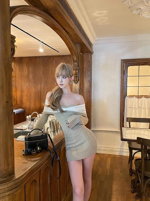 圣罗兰 黑羊皮/金 最新爆款mini 羊皮革肩带手拿包化妆包（LZ） 商品图11