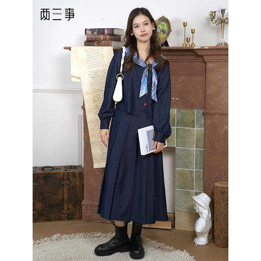 两三事夜吻蔷薇2025秋季新款文艺风印花领带撞色纽扣假两件连衣裙 商品图0