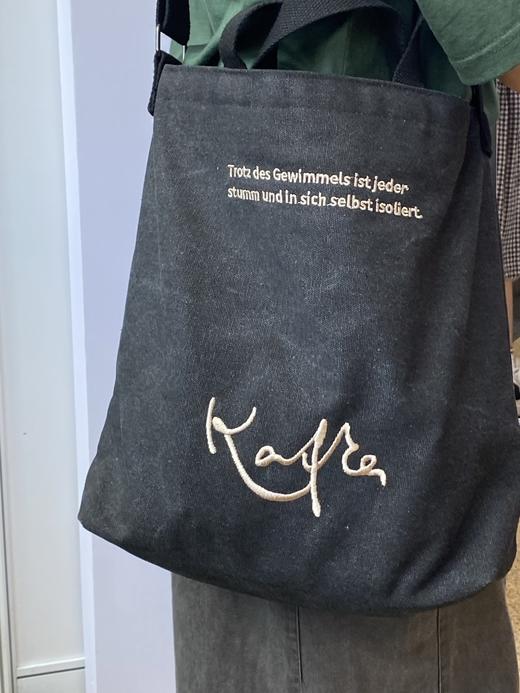 卡夫卡签名刺绣托特包 商品图12