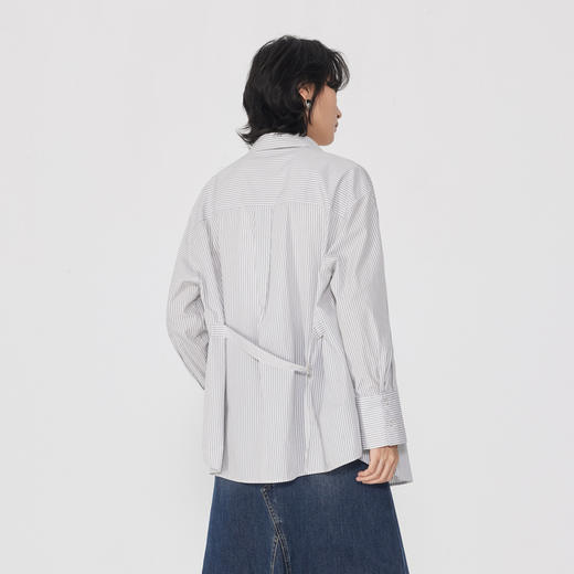 NEELLY纳俪商场同款秋季新款浅色条纹衬衫女经典宽松时尚百搭外套N25084B04581 商品图1