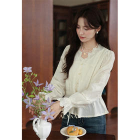 【6折秒杀】鹿向南「洛可可蕾」设计感杏色刺绣荷叶边V领衬衫长袖上衣女初秋
