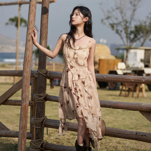 西遇法式碎花连衣裙女新款荷叶边桃花领提花高级感吊带裙D0740366/V0050529 商品图1