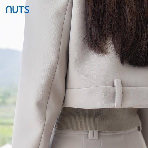 NUTS商场同款春秋季设计感时尚气质超短款百搭西装外套女4340401A1 商品图4