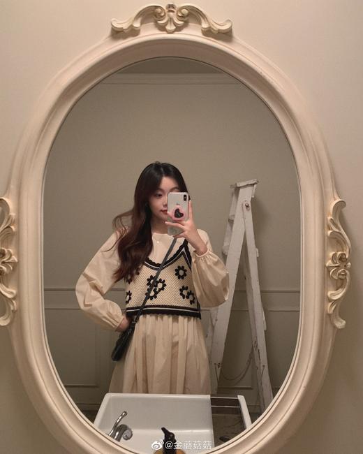 金蘑菇菇【纽约艺术馆】设计感复古棋盘格针织背心马甲女 商品图1