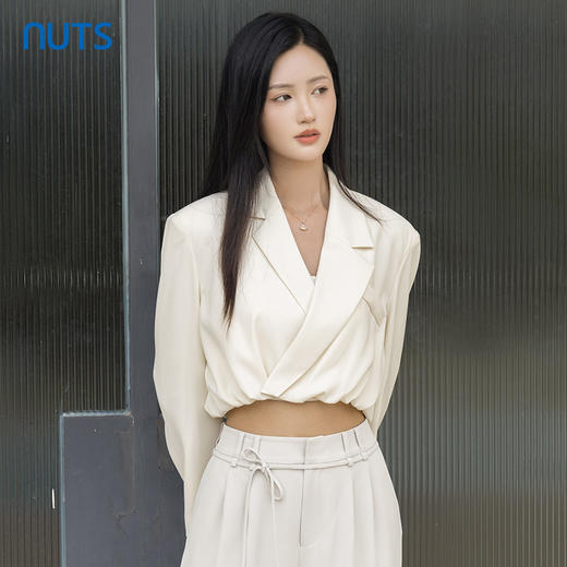 NUTS商场同款秋季纯色时尚气质通勤风西装领设计感短外套4320403A1 商品图2