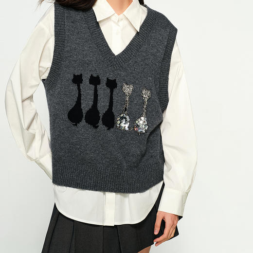 NEELLY纳俪商场同款秋季新款V领显瘦针织马甲背心女复古百搭毛衣N25084A04406 商品图2