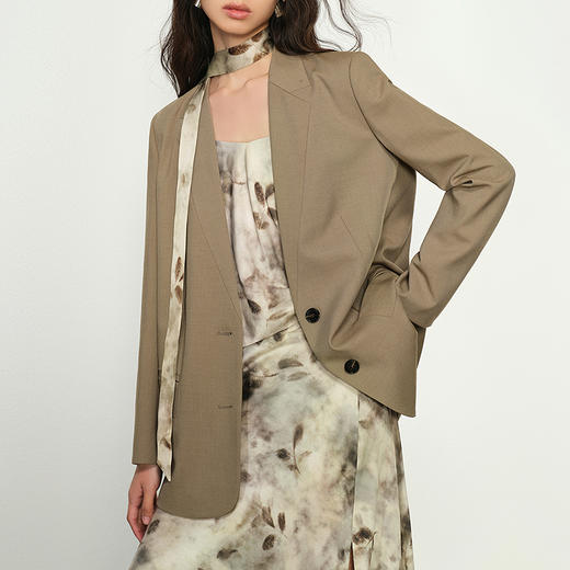 NEELLY纳俪商场同款秋季新款休闲百搭西装外套女廓形显瘦上衣N25084W04595 商品图2