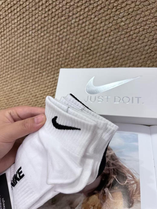 【奥莱斯代工同渠道夏季清仓Nike礼盒袜】
男女两款  女款建议40码内 男款45码内

特价💰49一盒五双包邮 商品图5