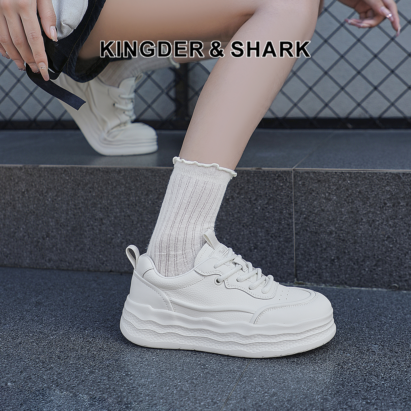 经典鲨2025年秋专柜款牛皮革百搭圆头系带厚底轻巧小白鞋女KW395-537011