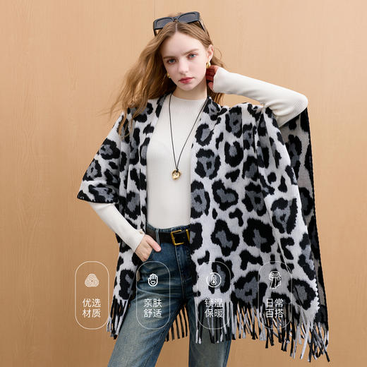 三彩2025新款经典时髦外搭披肩保暖流苏复古豹纹出片百搭 商品图3