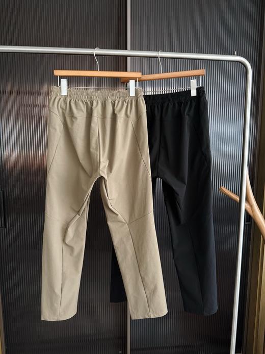 点此购买 迪桑特春秋季男士防风防泼梭织四面弹窄口直筒裤 bk 327094 商品图1