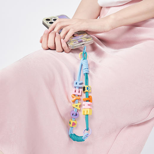大英博物馆巴斯特系列多巴胺撞色字母一款三用手机挂绳 商品图1
