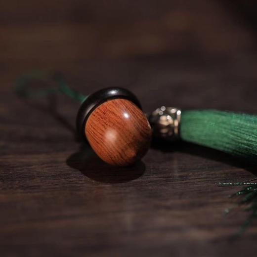 （随身应急小药瓶）小松果香囊手机链 多用汽车挂件松果木质扩香器挂饰 商品图3