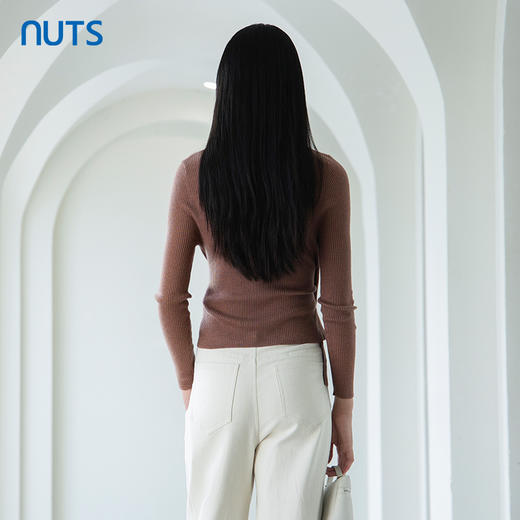 NUTS商场同款春秋款V领设计感修身显瘦套头衫女4390506A1 商品图4