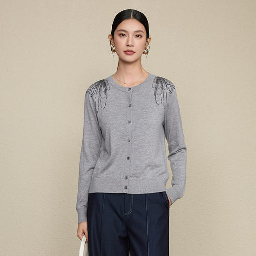 「自」全新升级【铂金会员312/天猫419/差价107】(44826)洛诗琳重工亮片钉珠链开衫2025秋季气质纯色圆领针织上衣 商品图1
