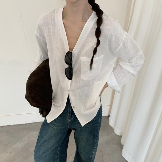 卷卷紫简约休闲V领棉麻衬衫 面料舒适亲肤透气 法式气质风慵懒松弛随性百搭 商品图0