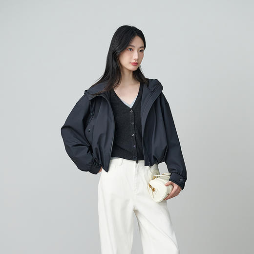 NEELLY纳俪商场同款秋季新款宽松个性短款连帽风衣女廓形显瘦外套N25084F04403 商品图3