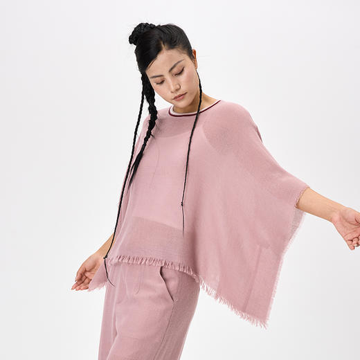 羊绒夹道圆领斗篷式女上衣  SJF97W366B 商品图5