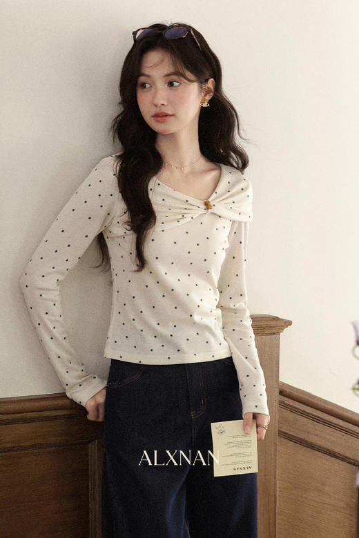 鹿向南「南枝杏调」温柔杏色波点设计感斜肩T恤女秋小众长袖上衣L57026 商品图4