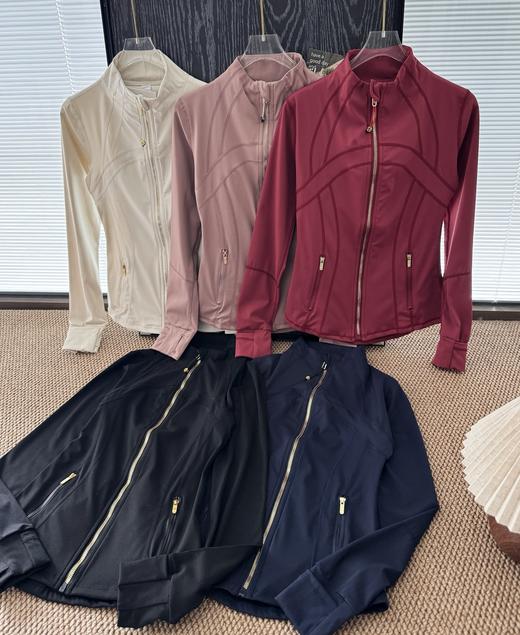 点此购买 lulu露露春秋季女士金标拉链运动夹克外套 LL 327188 商品图0