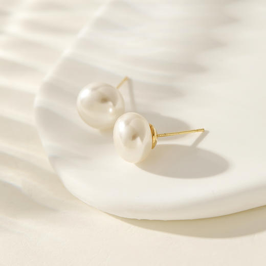 三彩2025新款法式简约通勤轻奢珠光合成面包珍珠女式耳钉耳饰养耳 商品图1