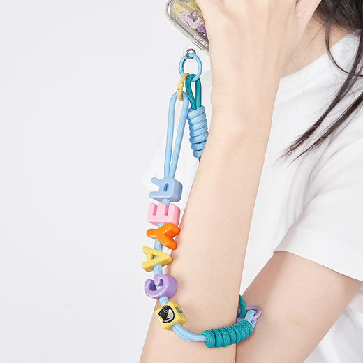 大英博物馆巴斯特系列多巴胺撞色字母一款三用手机挂绳 商品图3