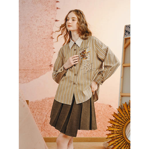 两三事梵高文艺 白驹斜阳 2025秋季新款复古印花刺绣长袖衬衫女 商品图1