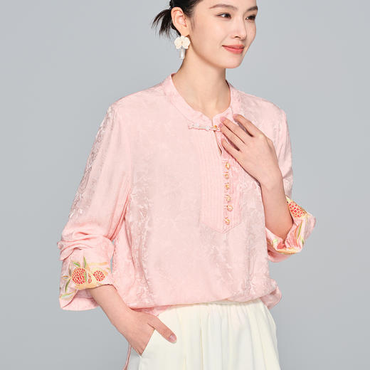 「自」全新升级【铂金会员293/天猫389/差价96】(43258)洛诗琳新中式国风立领绣花衬衫2025秋季新款高级感上衣女 商品图1