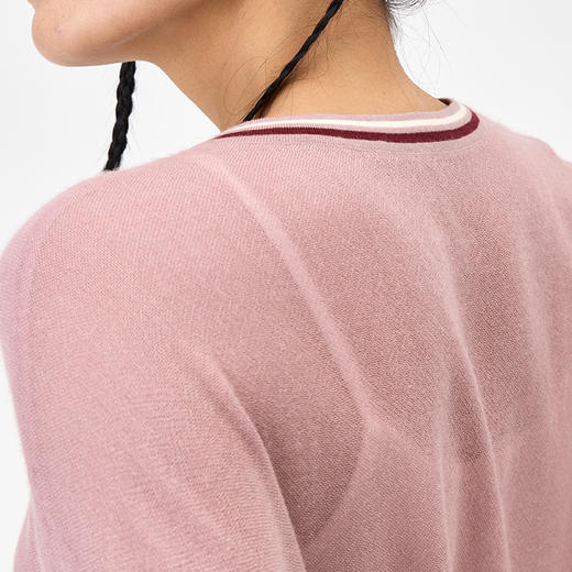 羊绒夹道圆领斗篷式女上衣  SJF97W366B 商品图7