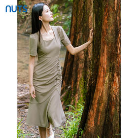 NUTS商场同款夏季纯色设计感褶皱方领修身短袖连衣裙女4311010A1