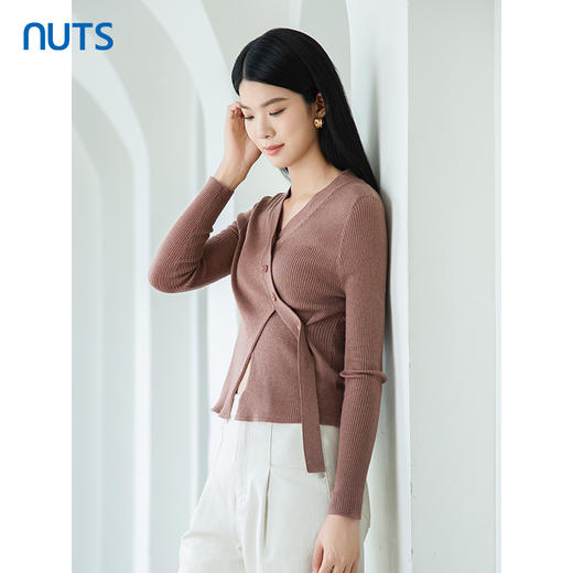 NUTS商场同款春秋款V领设计感修身显瘦套头衫女4390506A1 商品图1