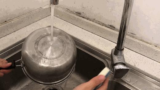 【GRAREY锅底黑垢凝胶】专洗黑锅的清洁神器！，锅底黑垢全都去无踪！富含深层渗透分解因子，附着力强，特别添加金属保护剂，不伤锅具，一瓶多用，搪瓷锅、铁质锅、不锈钢制品均适用。 商品图5