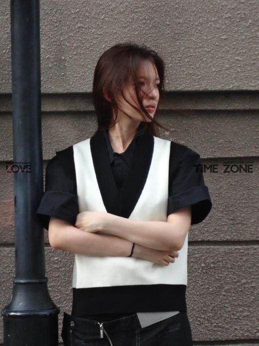 【七夕专属礼盒 | 朝思暮想】启世录：黑色错位压褶短袖衬衫+黑白V领套头毛衫+黑色水洗牛仔拼接短裤 商品图1