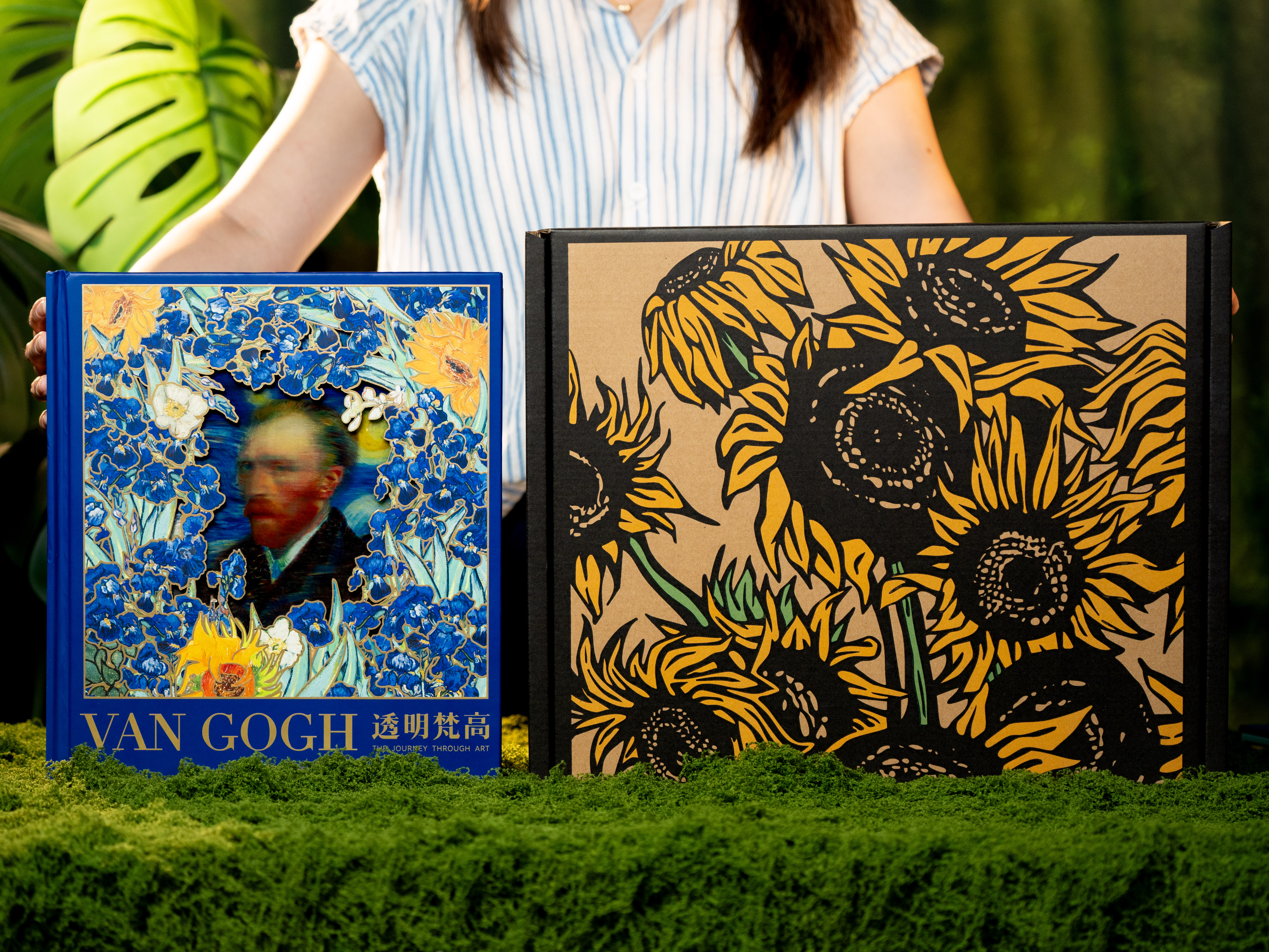 【首部“立体会动”的“梵高全书”】《透明梵高》典藏艺术画传 | 博物馆级艺术藏书，中央美院团队校色，近1300张绘画+20万字艺术史诗+超大体量人物传记，一本书窥尽梵高的艺术和精神世界。