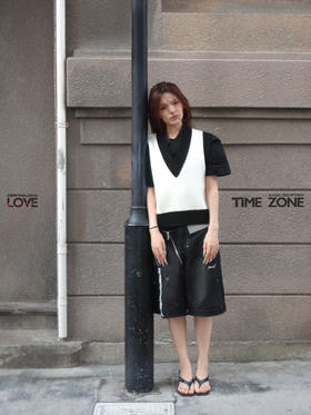 【七夕专属礼盒 | 朝思暮想】启世录：黑色错位压褶短袖衬衫+黑白V领套头毛衫+黑色水洗牛仔拼接短裤