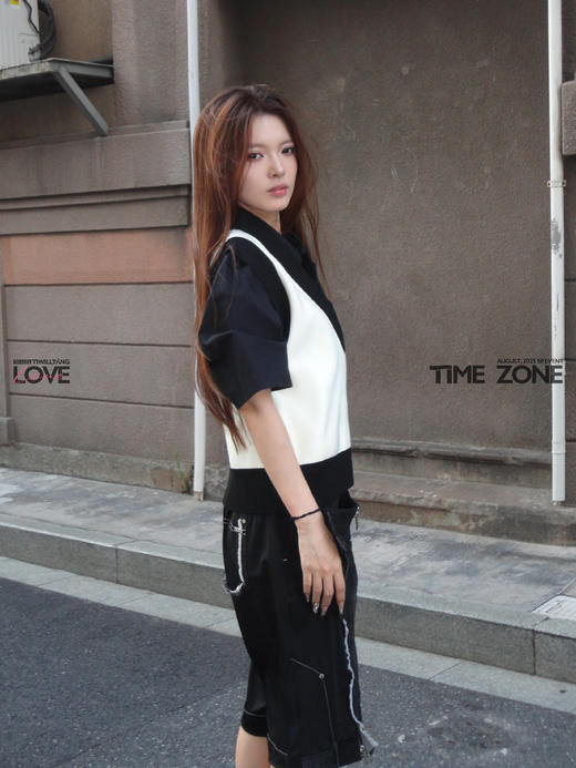 【七夕专属礼盒 | 朝思暮想】启世录：黑色错位压褶短袖衬衫+黑白V领套头毛衫+黑色水洗牛仔拼接短裤 商品图2