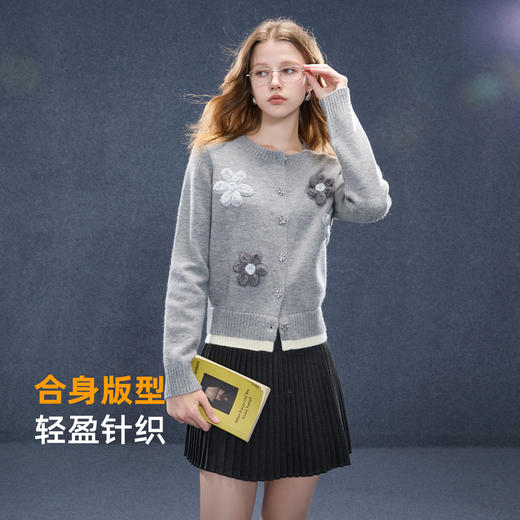 三彩2025秋季新款手工花朵开衫针织衫圆领毛衫休闲上衣简约M 商品图1