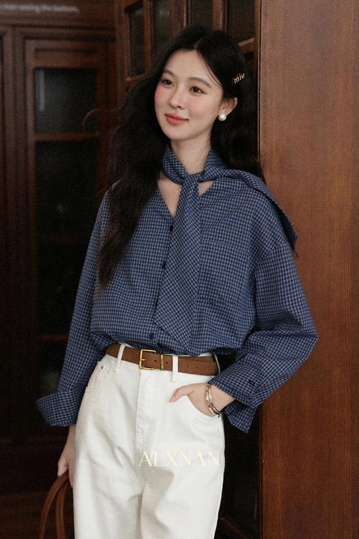 鹿向南「松露秘语」蓝色格子V领衬衫女初秋气质法式宽松显瘦上衣 商品图5