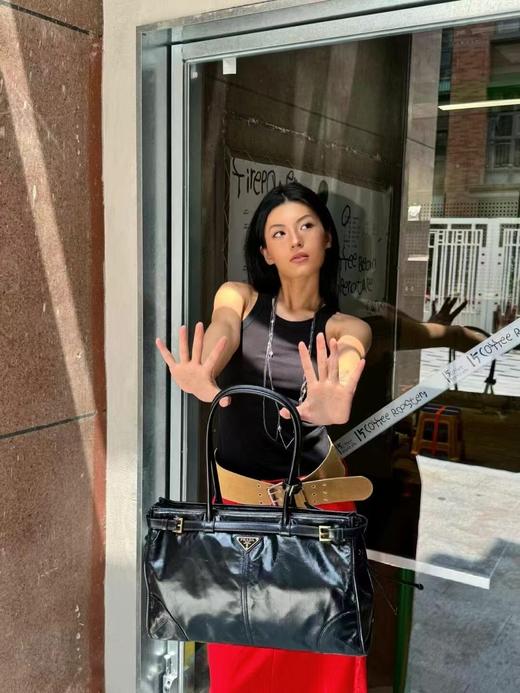 普拉达 soft lux油蜡皮系列 手提单肩包 大号（LZ*MM） 商品图2