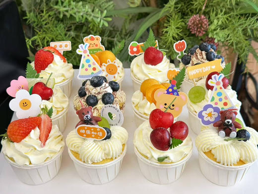 多巴胺杯子蛋糕，水果盛宴cupcake甜蜜下午茶，口感和颜值缺一不可的杯子蛋糕。 商品图0