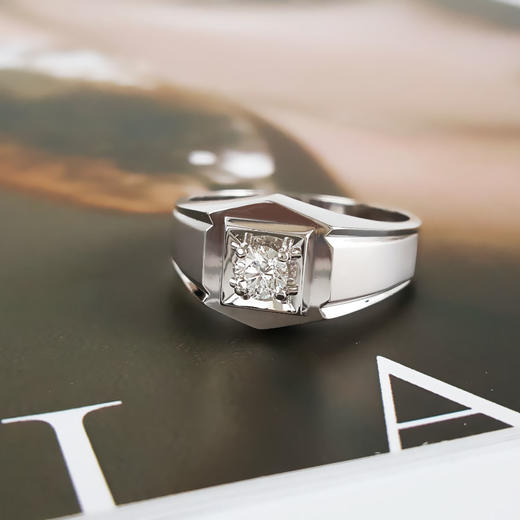 【天然正品】AU750白金经典简约款宽版0.305克拉钻石戒指25号（戒圈可改）男士现售价：7880！040825TJ05 商品图3