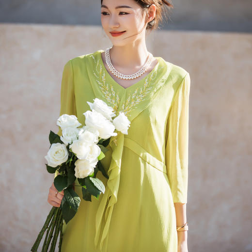 【林栖设计小店】【林栖推荐】（现货）麦穗绣花绿色真丝连衣裙女2025早秋100%桑蚕丝连衣裙N1953320 商品图4