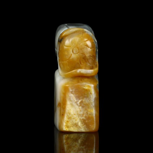 孤品017130-昌化石五彩荷钮随形章-3.4*2.3*5.7cm 商品图1