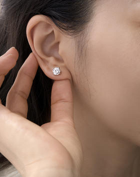 伽罗JALO E1款 VVS级 D色18K圆形培育钻石耳钉