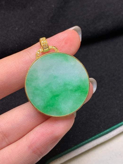 圆牌翡翠吊坠 商品图0